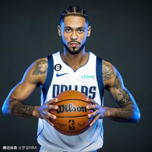 据ESPN报道，被排除在曼联队伍之外的桑乔预计将在冬窗离队，而且可能和马伦互换东家。